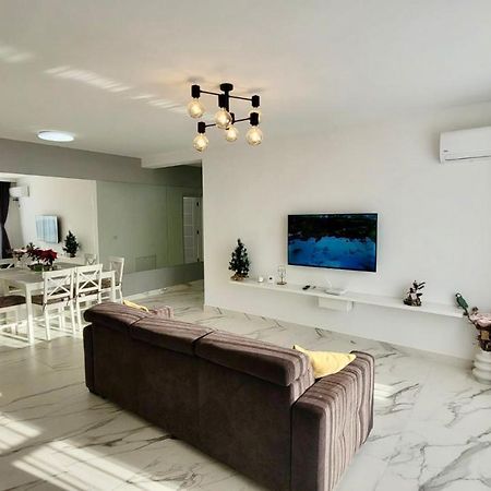 Magic Mirror Apartment Satu Mare Bagian luar foto