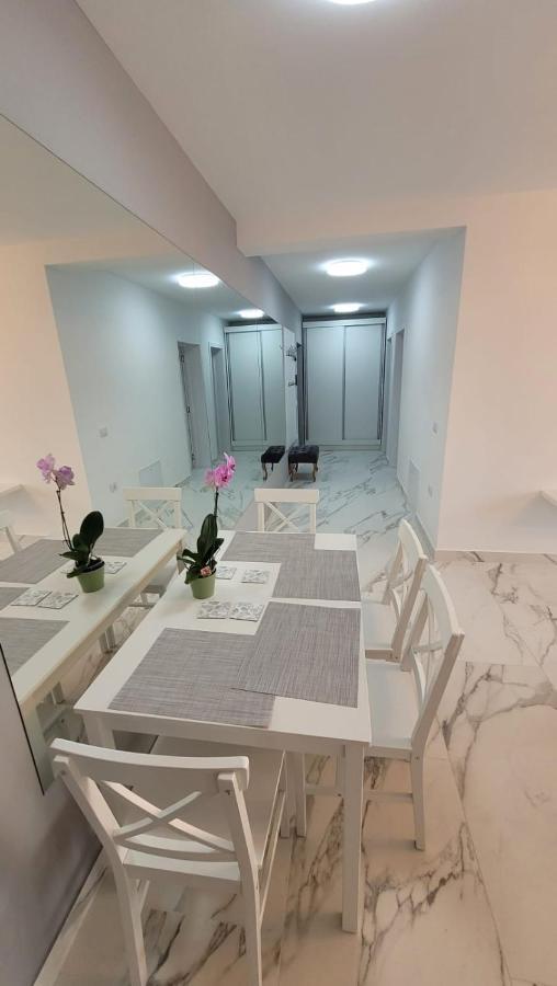 Magic Mirror Apartment Satu Mare Bagian luar foto