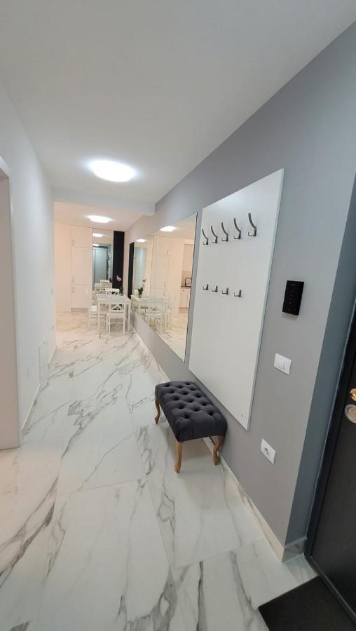Magic Mirror Apartment Satu Mare Bagian luar foto