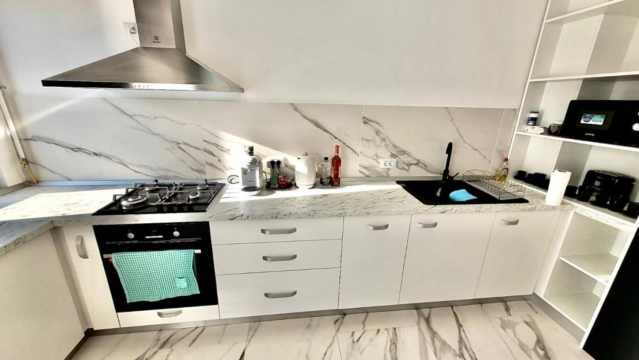 Magic Mirror Apartment Satu Mare Bagian luar foto